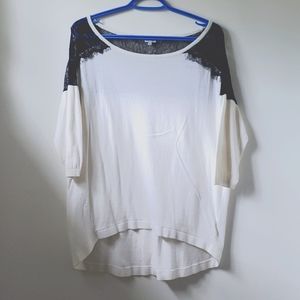 (3 for $25 bundle) Kismet L top with lace detail